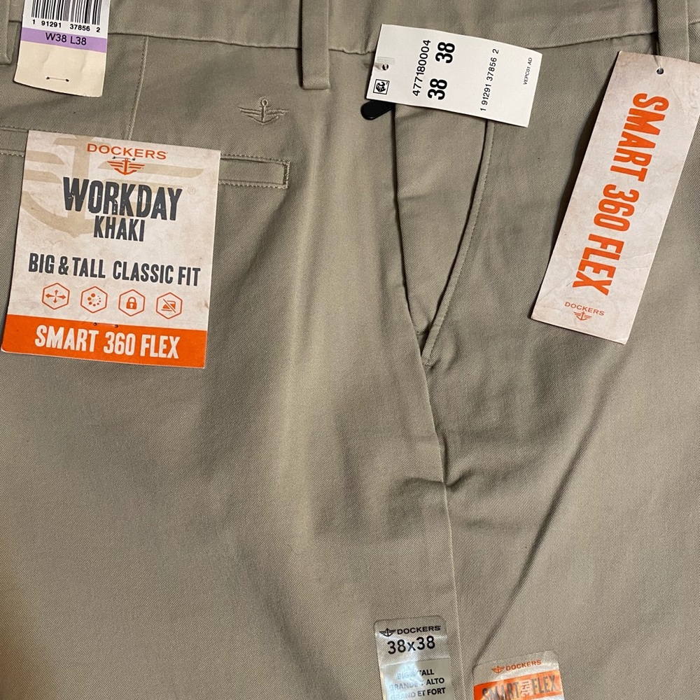 Dockers Men’s Workday Classic Khaki Size: 38x38